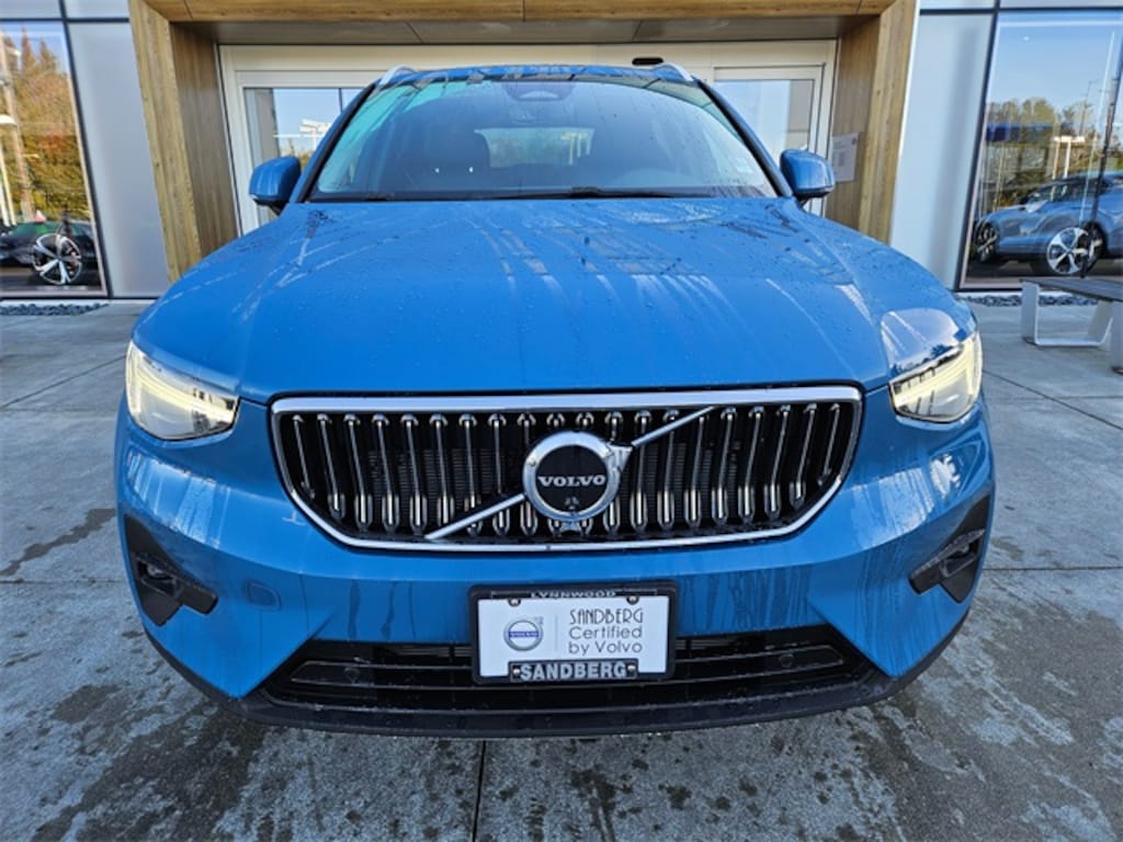 Certified 2025 Volvo XC40 B5 Ultra Bright Theme SUV