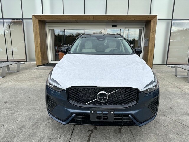 2026 Volvo XC60 B5 photo 2