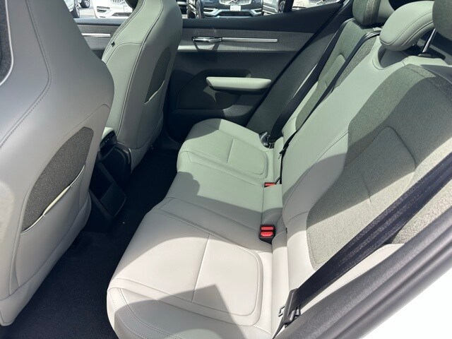 2025 Volvo EX30 Plus photo 4