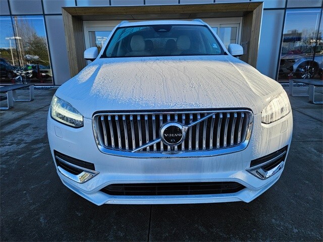 2023 Volvo XC90 AWD Plus photo 2