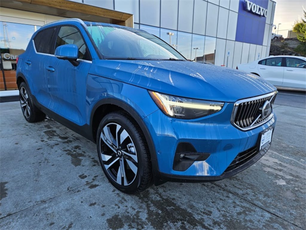 Certified 2025 Volvo XC40 B5 Ultra Bright Theme SUV