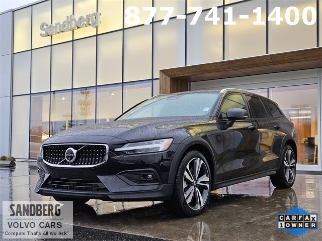 2025 Volvo V60 Cross Country Plus's photo
