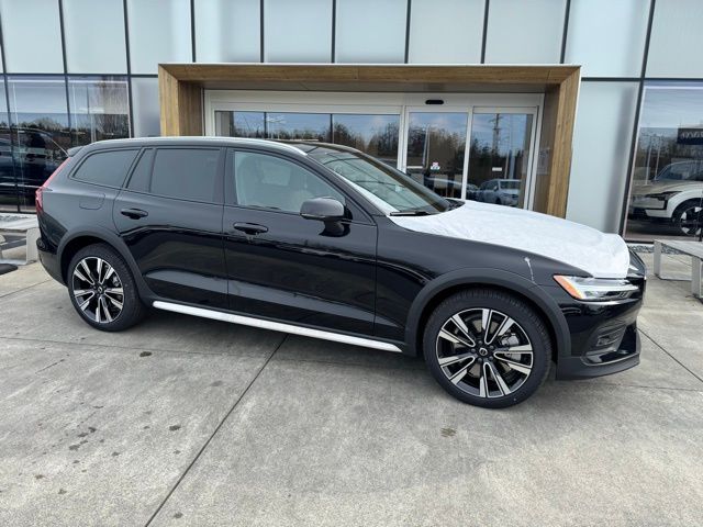2026 Volvo V60 Cross Country B5 Ultra AWD's photo