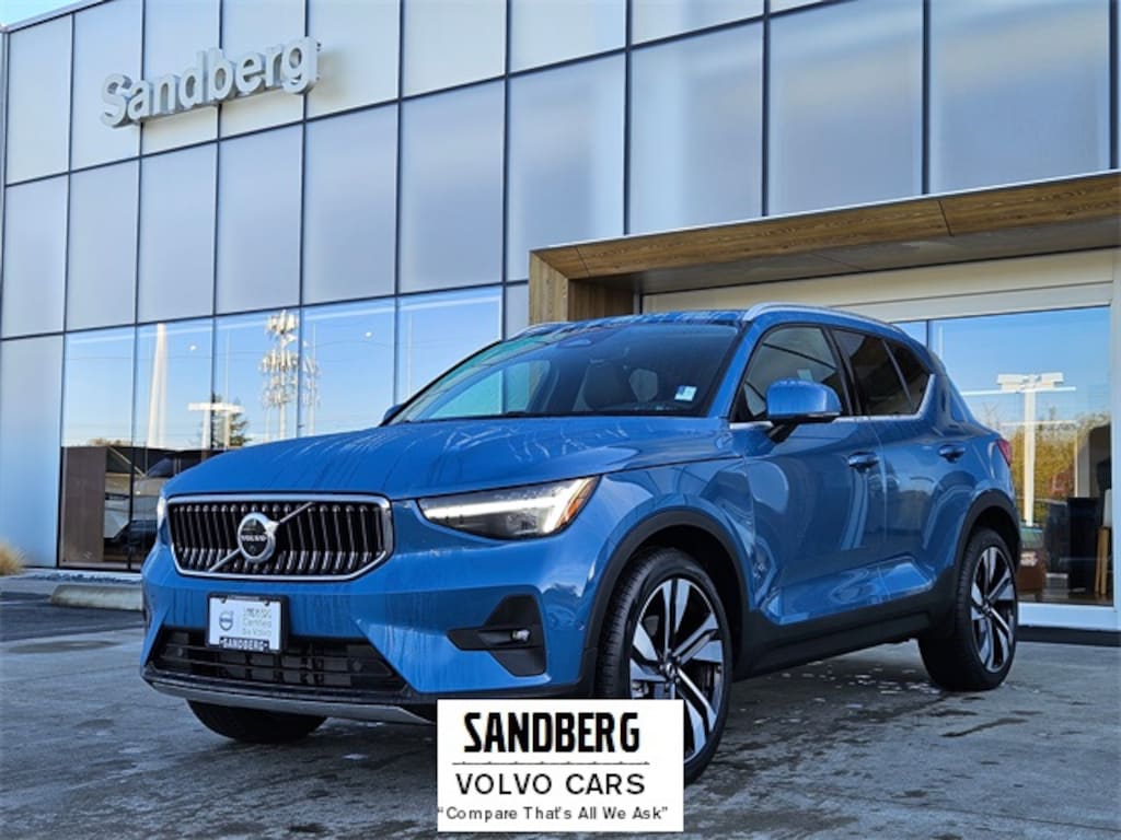 Certified 2025 Volvo XC40 B5 Ultra Bright Theme SUV