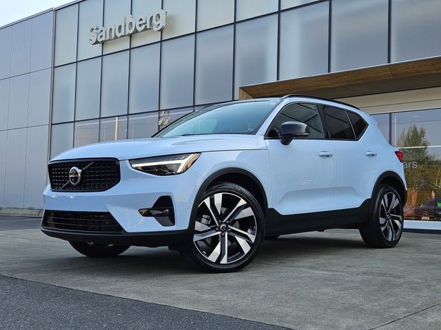 2024 Volvo XC40 B5 Ultimate Dark SUV