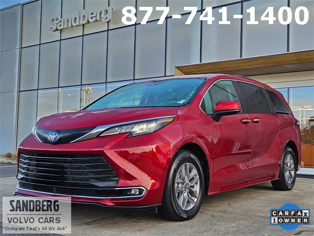 2022 Toyota Sienna XLE's photo
