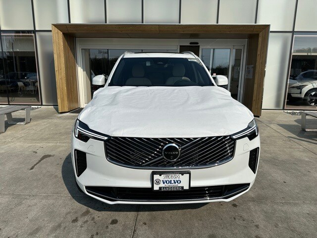 2025 Volvo XC90 B5 Plus photo 3