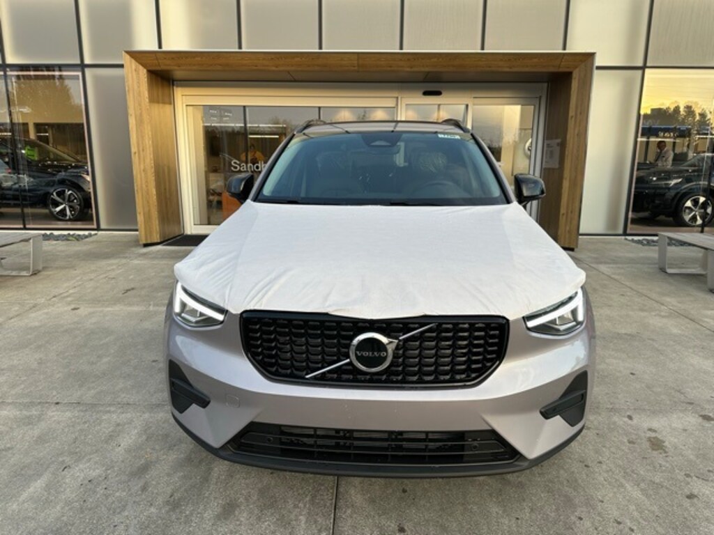New 2026 Volvo XC40 B5 Core SUV