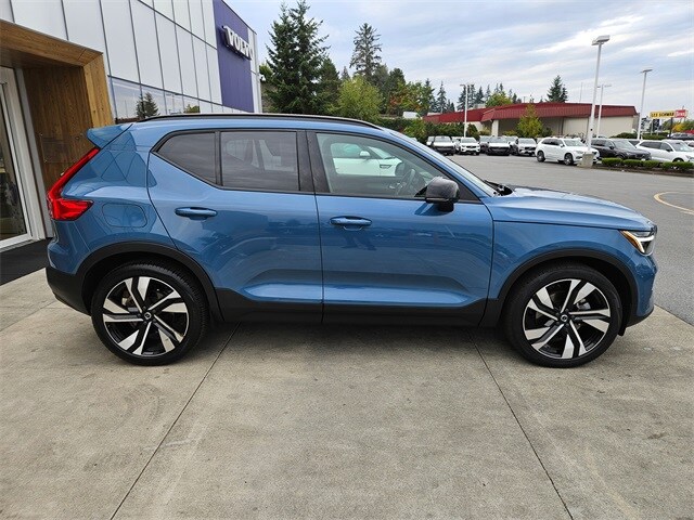 2023 Volvo XC40 Ultimate photo 2