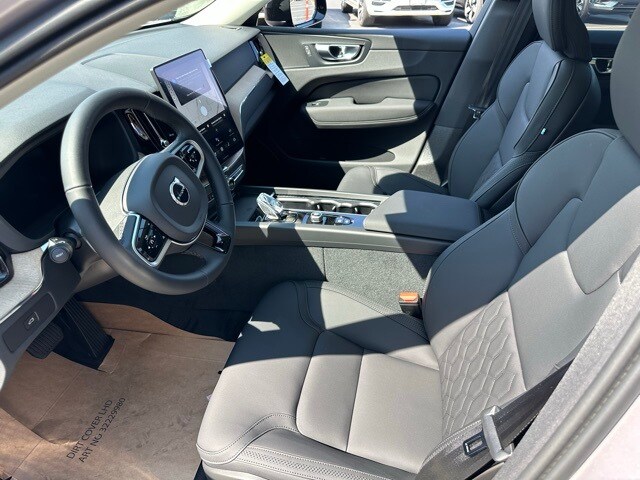 2026 Volvo XC60 B5 Plus photo 2