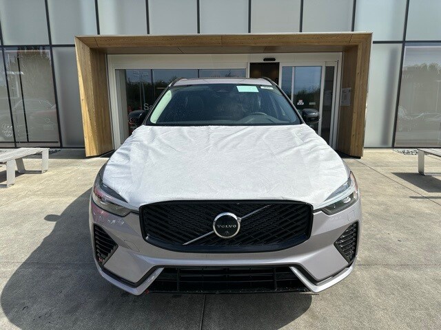 2026 Volvo XC60 Hybrid T8 Plus photo 3