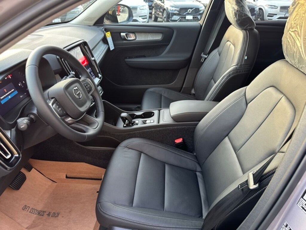 New 2026 Volvo XC40 B5 Core SUV