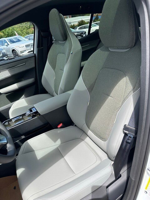 2025 Volvo EX30 Plus photo 3