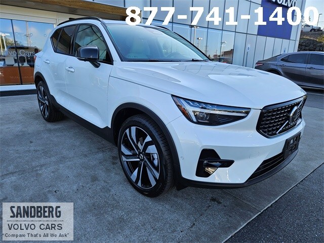 2023 Volvo XC40 AWD Ultimate photo 3