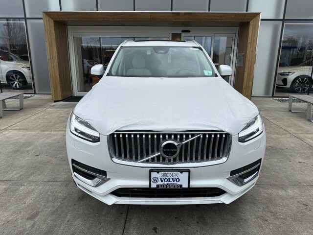 2025 Volvo XC90 T8 photo 2