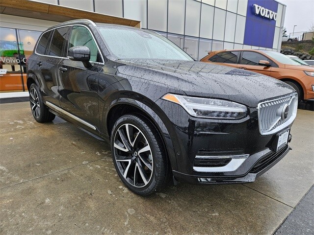 2023 Volvo XC90 AWD Plus photo 2