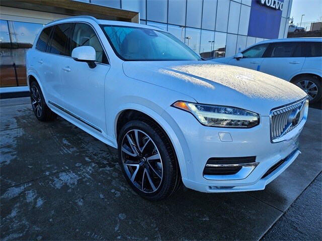 2023 Volvo XC90 AWD Plus photo 3