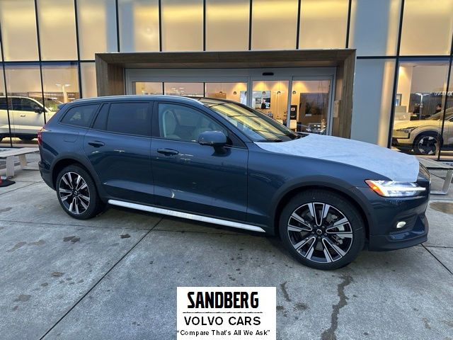 2026 Volvo V60 Cross Country B5 Ultra AWD's photo