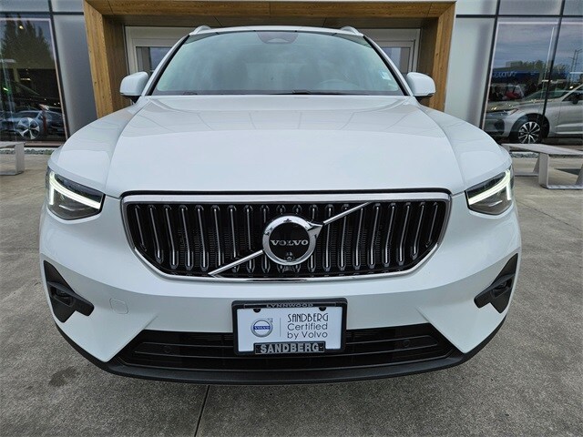 2024 Volvo XC40 Plus photo 2