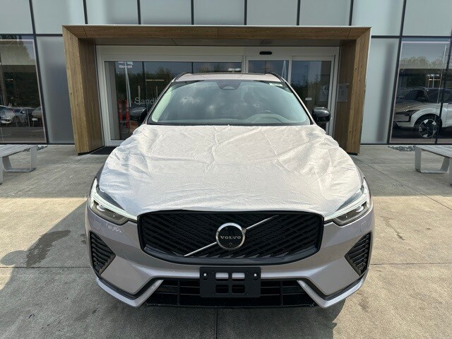 2026 Volvo XC60 B5 Plus photo 2