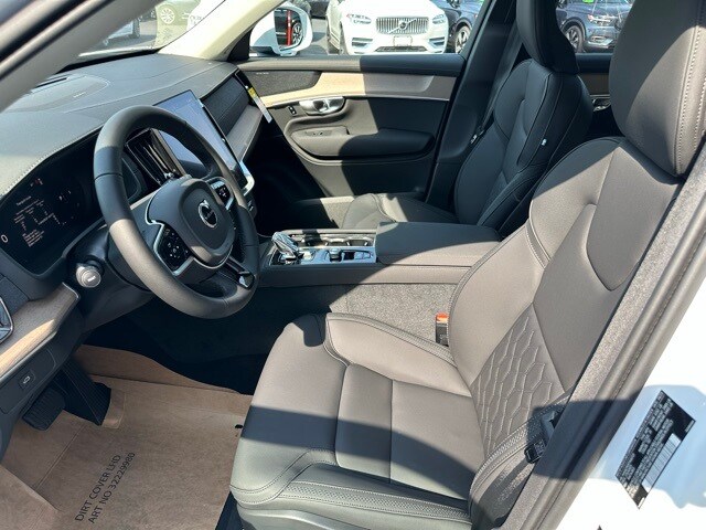 2026 Volvo XC90 Plus photo 2