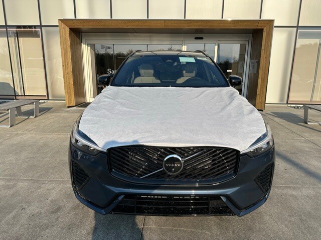 2026 Volvo XC60 B5 Plus photo 3