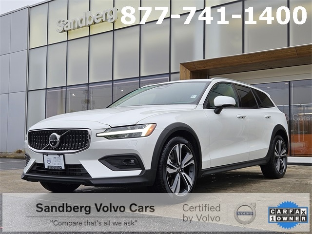 2025 Volvo V60 Cross Country Plus's photo