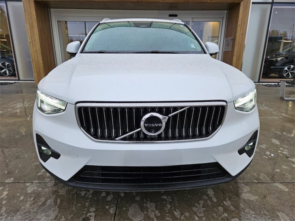 Certified 2024 Volvo XC40 B5 Ultimate Bright SUV