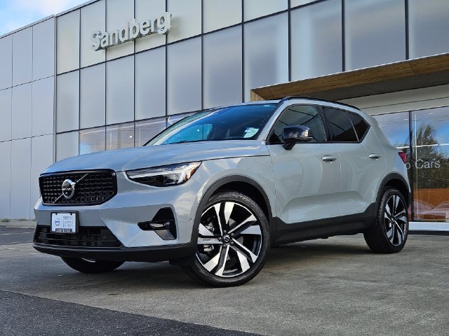 2025 Volvo XC40