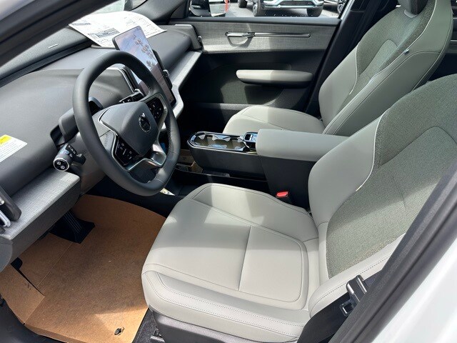 2025 Volvo EX30 Plus photo 2