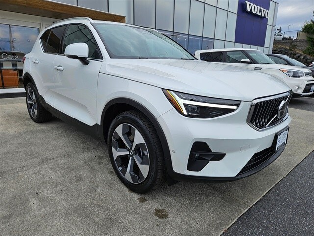 2024 Volvo XC40 Plus photo 3