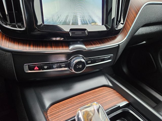 2023 Volvo XC60 Ultimate - Photo 24