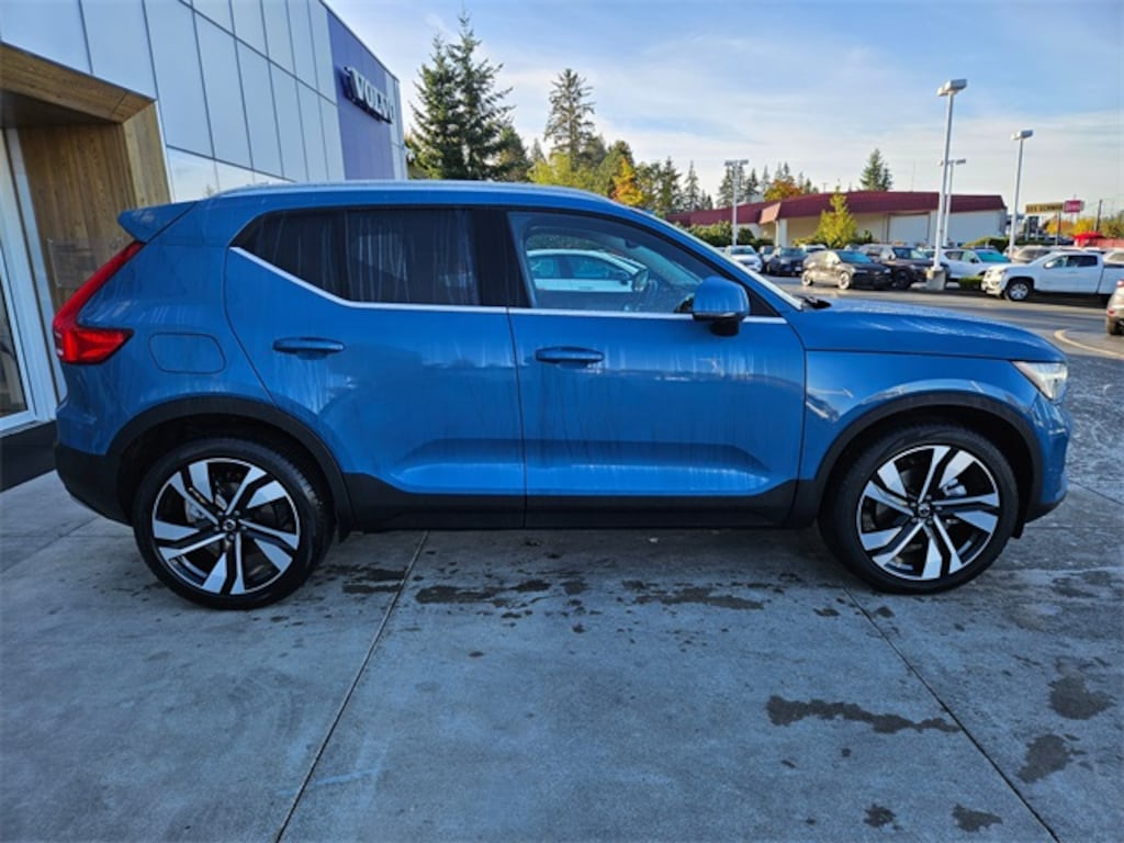 Certified 2025 Volvo XC40 B5 Ultra Bright Theme SUV