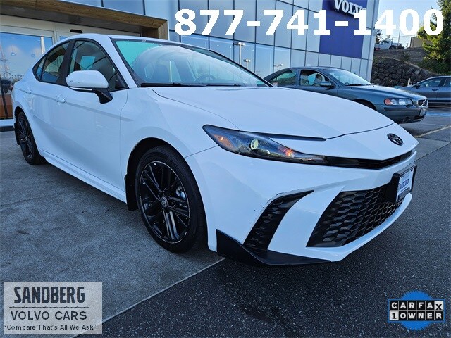 2025 Toyota Camry photo 3