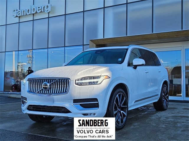 2023 Volvo XC90 Plus's photo