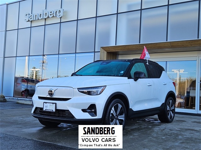 2023 Volvo XC40 Plus's photo