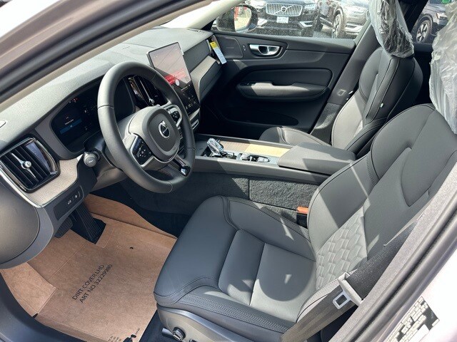 2026 Volvo XC60 Hybrid T8 Plus photo 2