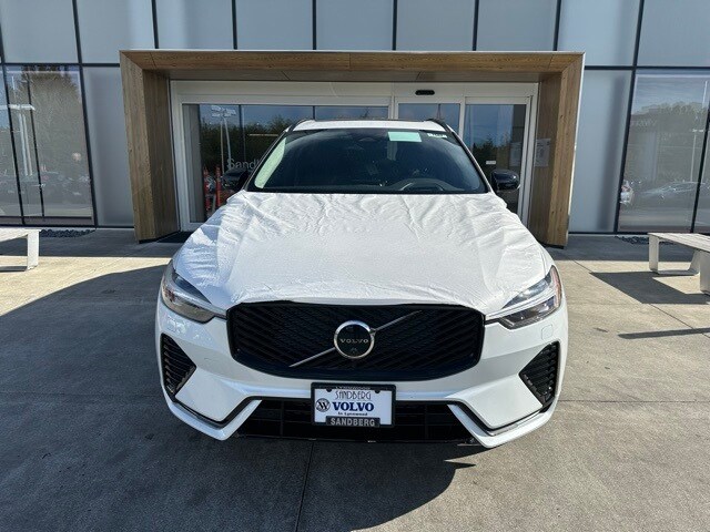 2026 Volvo XC60 B5 photo 3