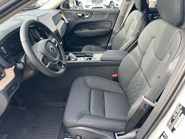 2026 Volvo XC60 B5 Plus photo 2