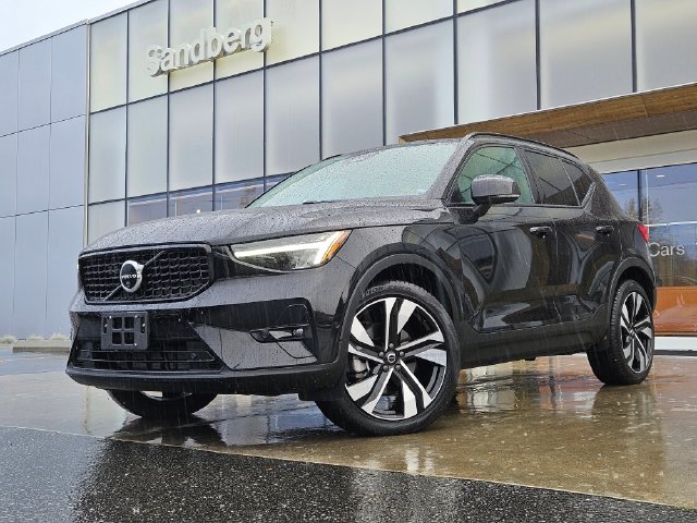 2024 Volvo XC40 B5 Plus Dark SUV