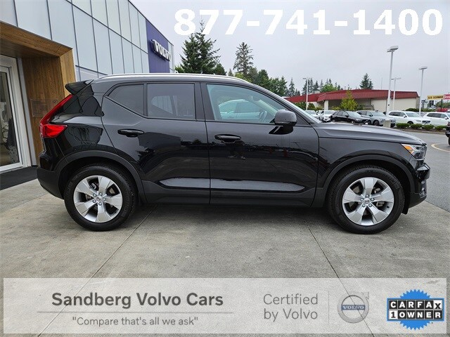 2022 Volvo XC40 T5 AWD Momentum photo 3