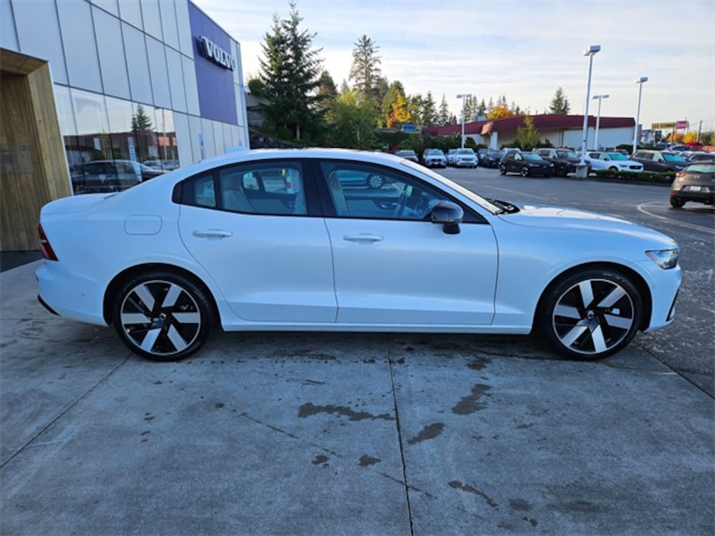 Certified 2025 Volvo S90 Plug-In Hybrid T8 Plus Sedan