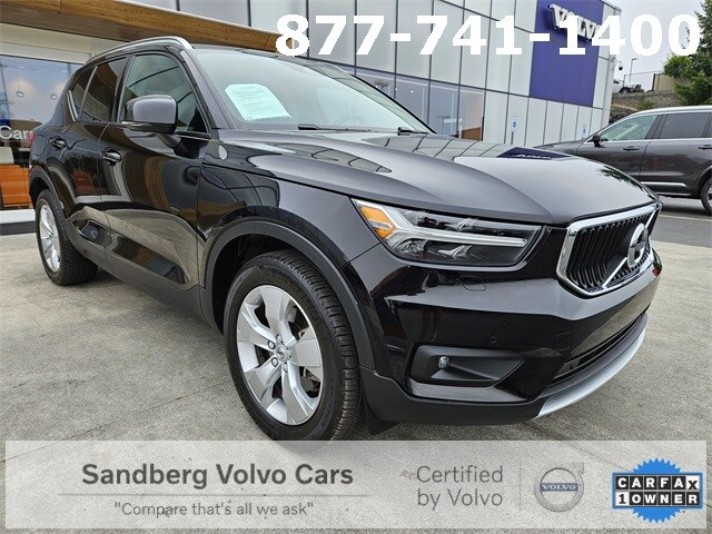 2022 Volvo XC40 T5 AWD Momentum photo 2