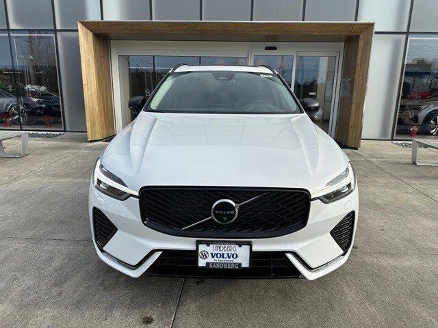 2026 Volvo XC60 B5 Plus photo 3