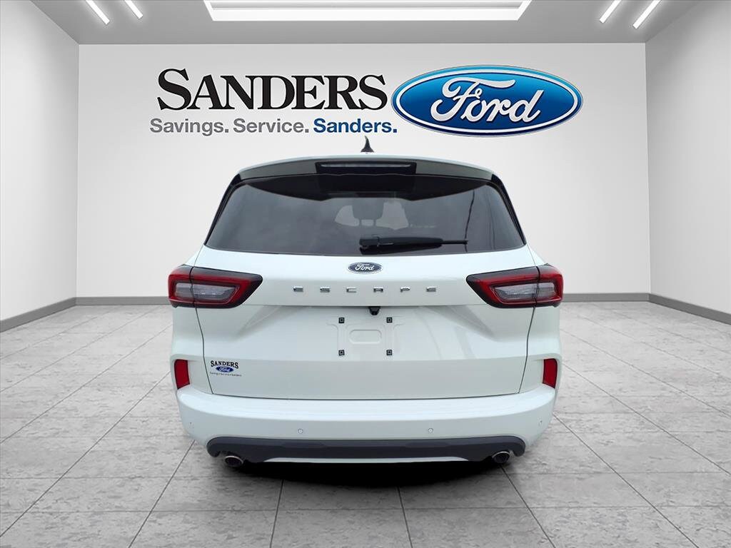2024 Ford Escape ST-Line photo 2