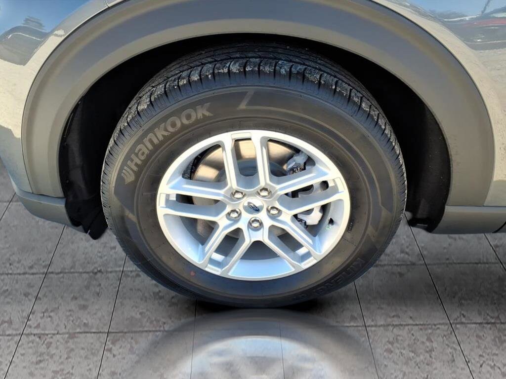 2026 Ford Explorer photo 2