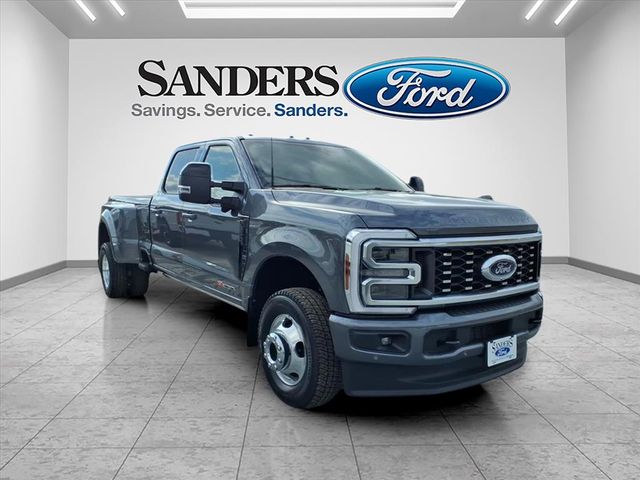 2026 Ford F-350 Super Duty Platinum's photo