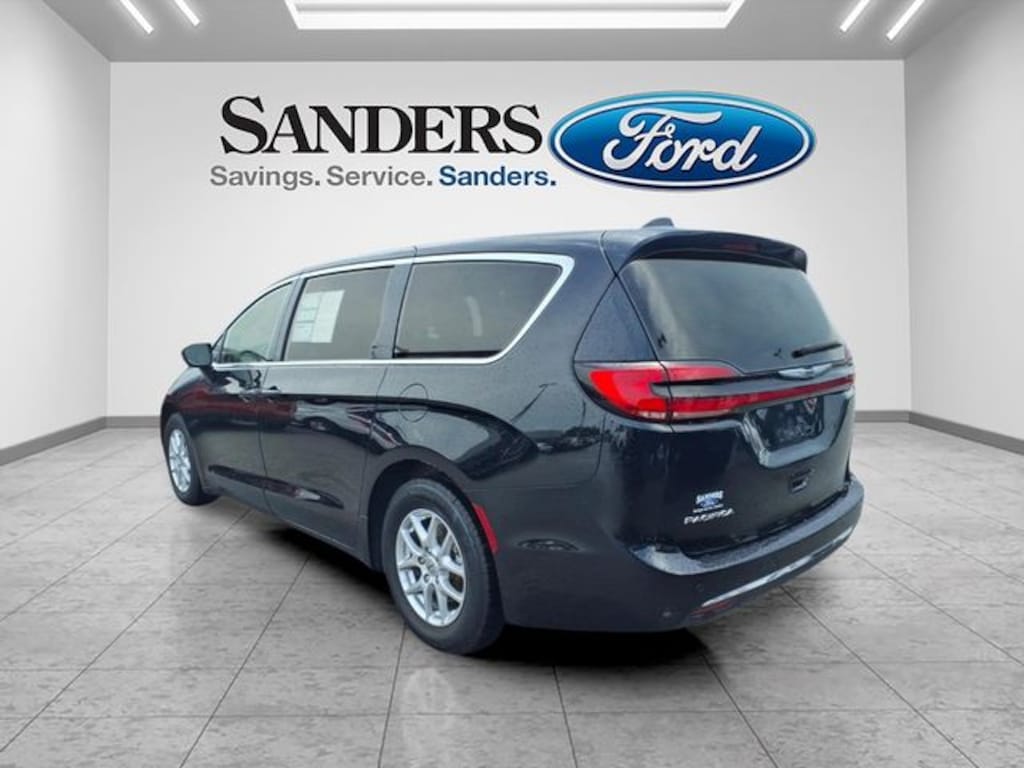 Used 2024 Chrysler Pacifica Touring L Minivan/Van