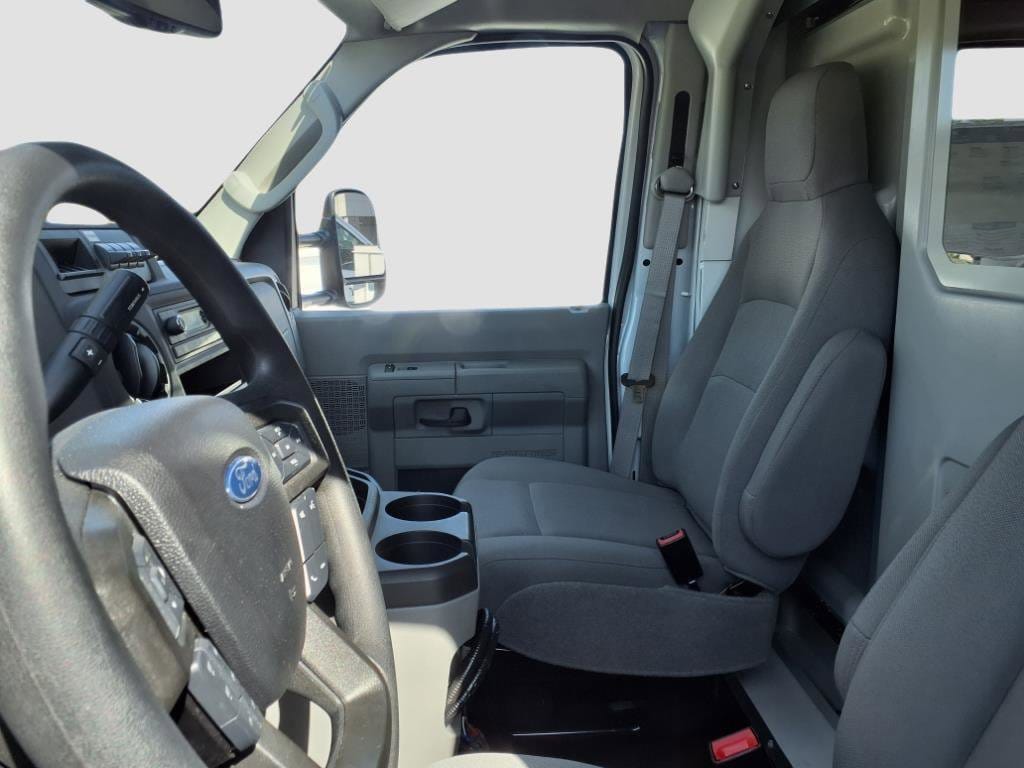2025 Ford E-Series Cutaway Base - Photo 9