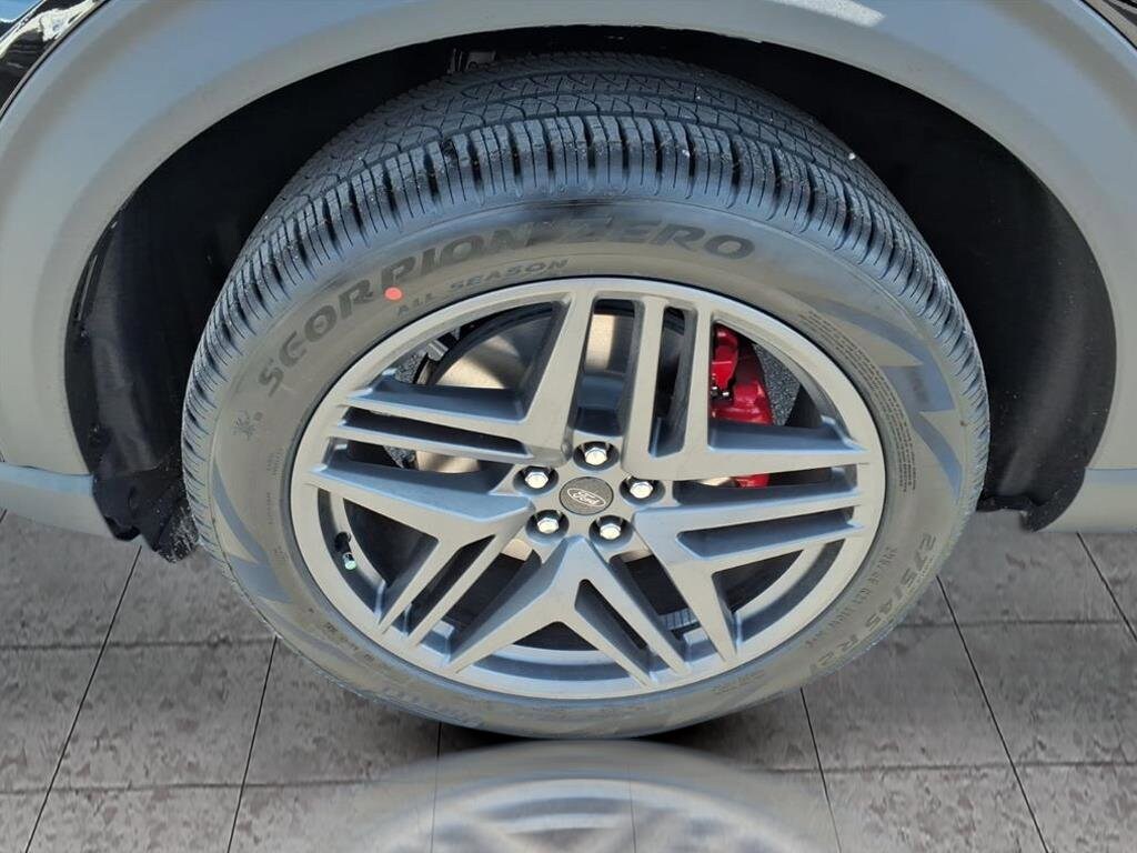 2026 Ford Explorer ST-Line photo 4